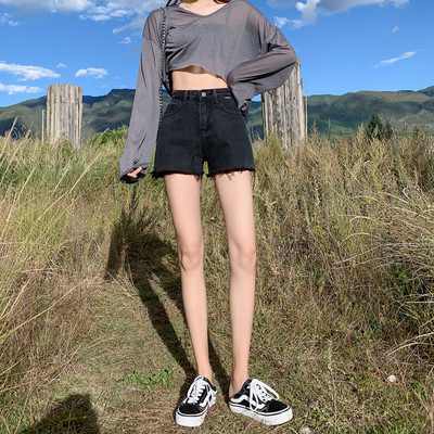 Pantaloni scurți de damă cu motive rupte - negru și albastru