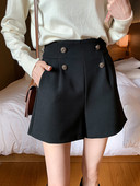 Pantaloni scurți negri de damă cu nasturi și buzunare