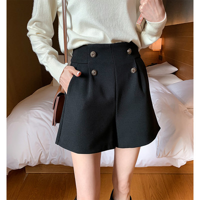 Pantaloni scurți negri de damă cu nasturi și buzunare