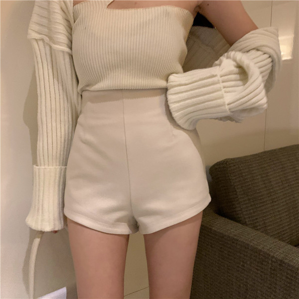 Pantaloni scurti de dama model slim cu talie inalta si fermoar