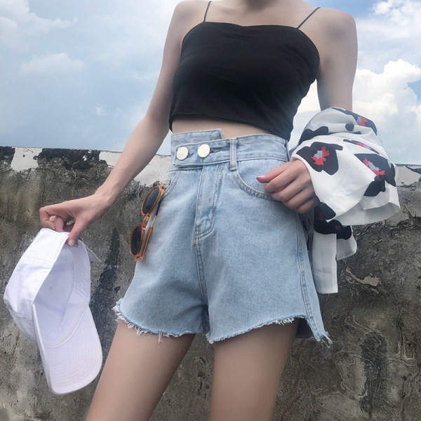 Model nou de pantaloni scurți din denim cu elemente rupte