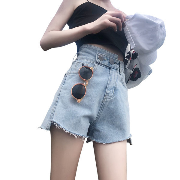 Model nou de pantaloni scurți din denim cu elemente rupte