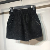 Pantaloni scurți moderni de damă cu particule strălucitoare și pietre