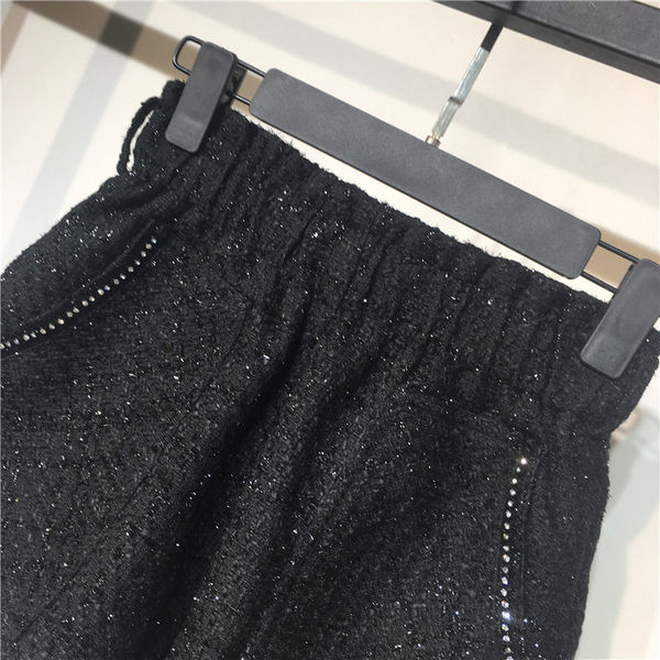 Pantaloni scurți moderni de damă cu particule strălucitoare și pietre