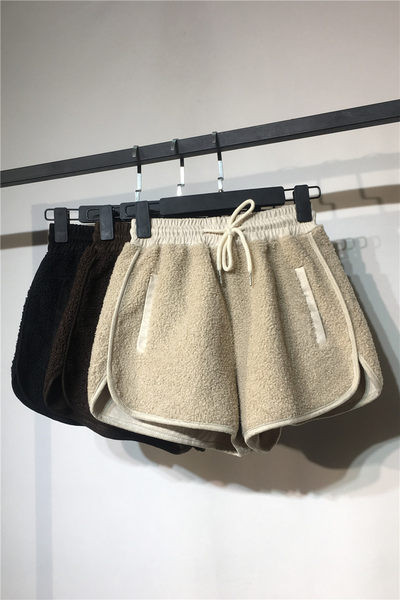 Pantaloni scurți de damă cu cravate