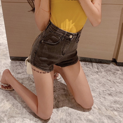 Pantaloni scurți casual de damă cu talie înaltă - un model curat