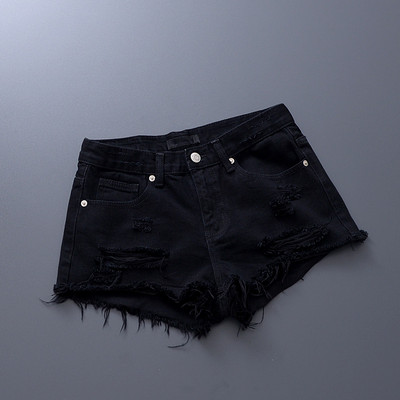 Model nou de pantaloni scurți de damă cu elemente rupte