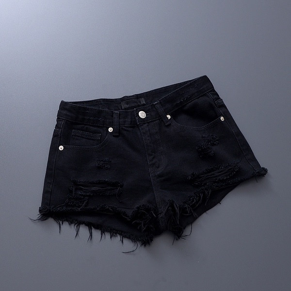 Model nou de pantaloni scurți de damă cu elemente rupte