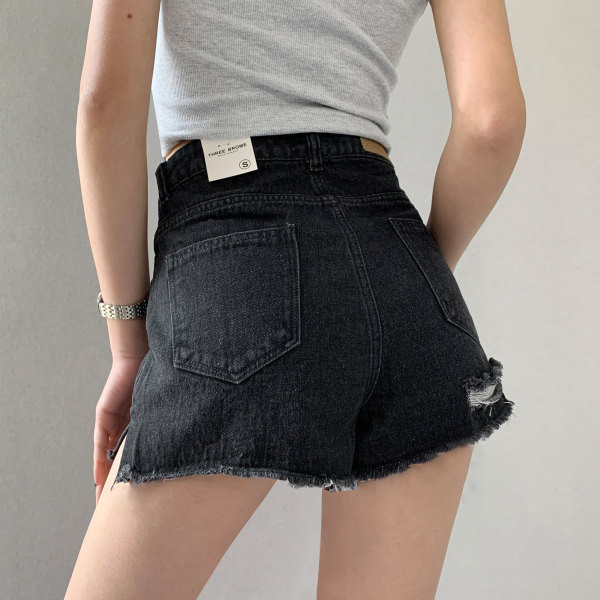 Model nou de pantaloni scurți din denim cu elemente rupte
