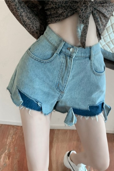 Model nou de pantaloni scurți din denim albastru