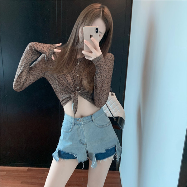 Model nou de pantaloni scurți din denim albastru