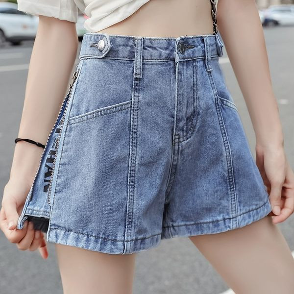 Pantaloni scurți moderni din denim cu aplicații și fermoare