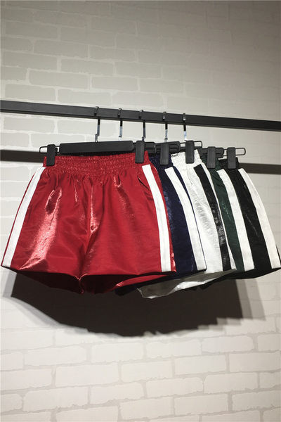 Pantaloni scurti de dama cu margini si elastic