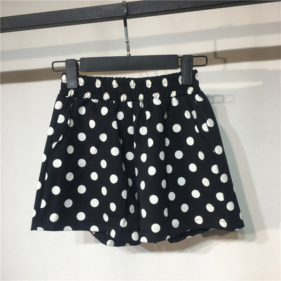 Pantaloni scurți de damă cu elastic precis în talie