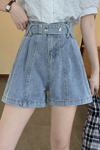 Blugi scurti si lati cu centura pentru femei