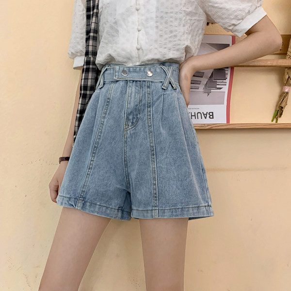 Blugi scurti si lati cu centura pentru femei