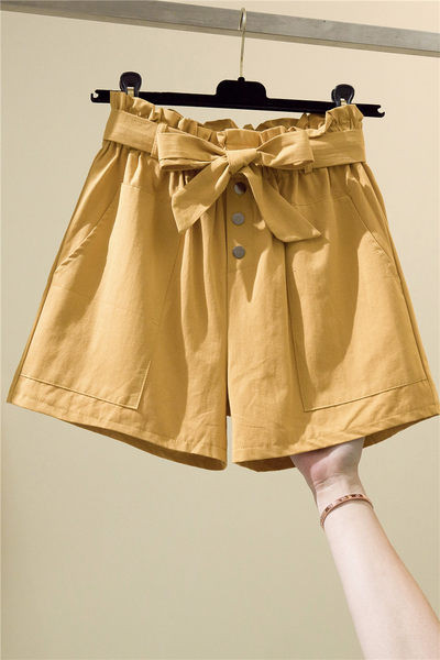 Pantaloni scurți de damă cu talie înaltă și panglică