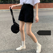 Blugi scurti cu picioare largi si talie inalta