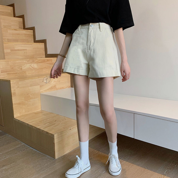 Blugi scurti cu picioare largi si talie inalta