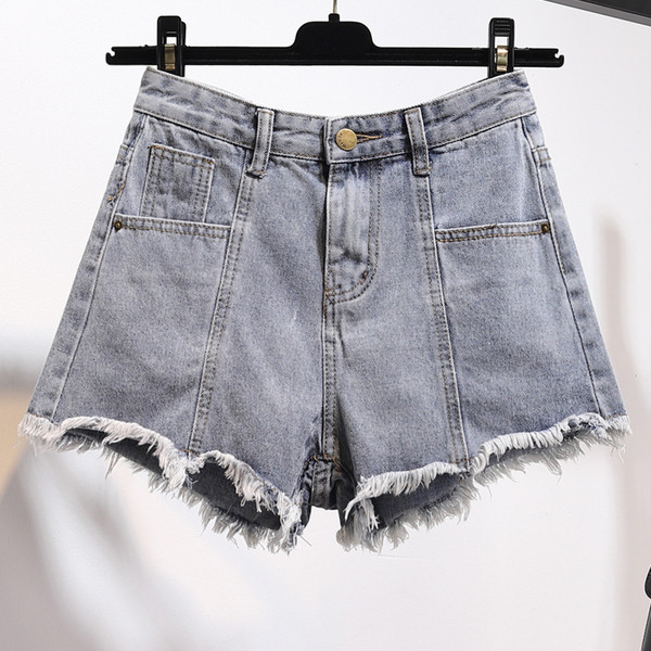 Pantaloni scurți moderni cu elemente rupte