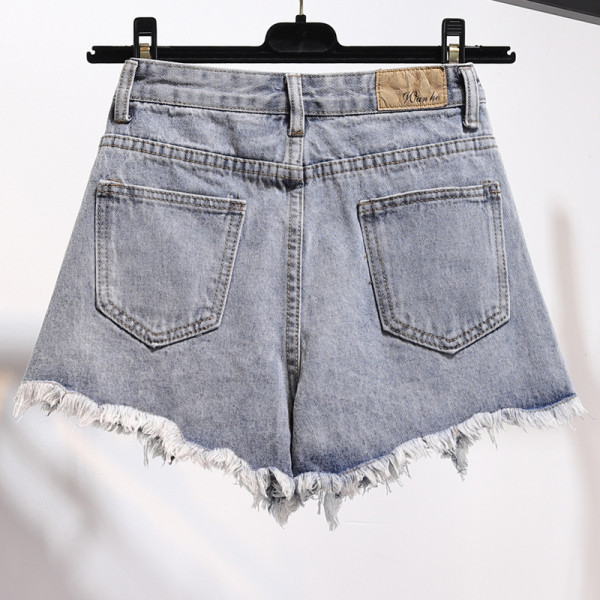 Pantaloni scurți moderni cu elemente rupte