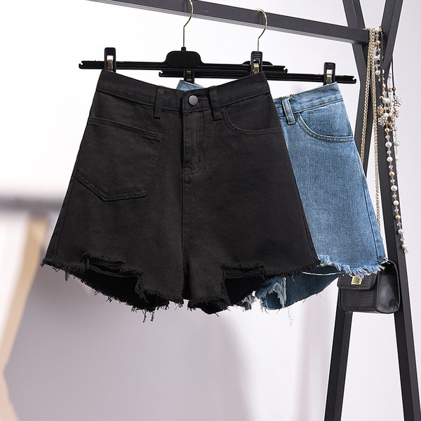 Model nou de pantaloni scurți din denim cu motive rupte în negru și albastru