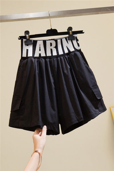 Pantaloni scurți de damă cu inscripție și talie înaltă