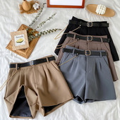 Pantaloni scurti eleganti cu curea - model lat