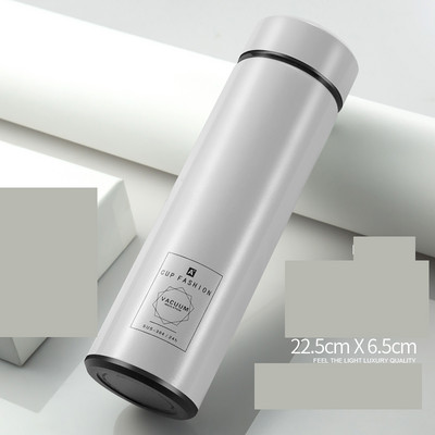 Išmanus termoso puodelis, rodantis skysčio temperatūrą