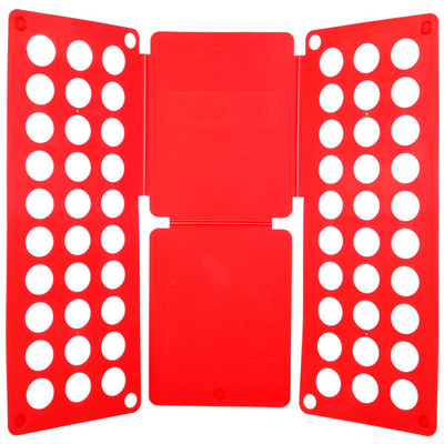 Dispozitiv din plastic pentru plierea hainelor