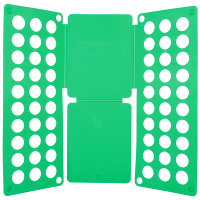 Dispozitiv din plastic pentru plierea hainelor