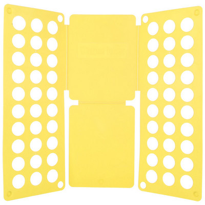 Dispozitiv din plastic pentru plierea hainelor