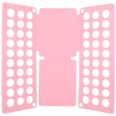 Dispozitiv din plastic pentru plierea hainelor