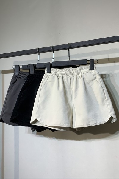 Γυναικεία έκο δερμάτινα σορτς με ελαστική μέση