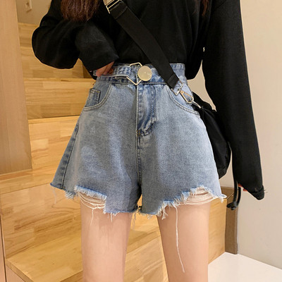 Νέο μοντέλο με ζώνη και μοτίβα σκισμένα