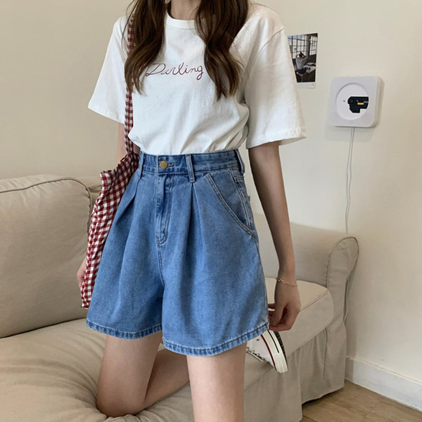 Blugi scurti lati cu talie inalta si bustiera