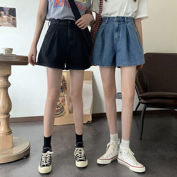 Blugi scurti lati cu talie inalta si bustiera