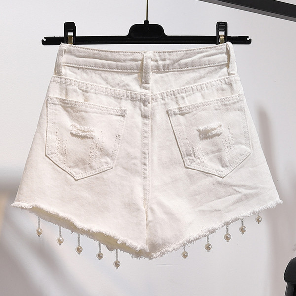 Novi model traper hlačica sa 3D elementom