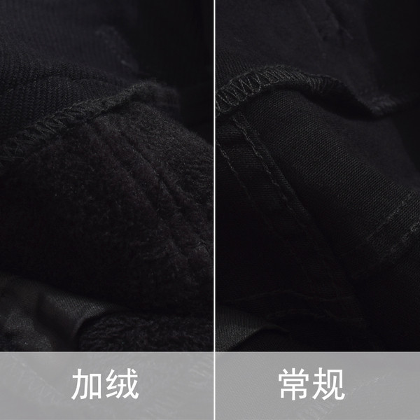 Γυναικεία σορτς σε μαύρο χρώμα με μεταλλική αλυσίδα 