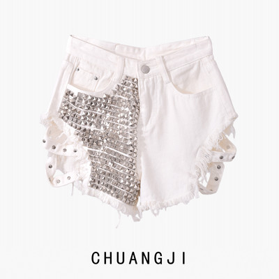 Γυναικεία σορτς με τρουξ και σχισμένο μοτίβο