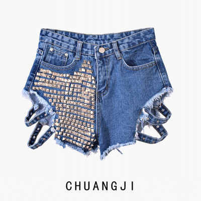 Γυναικεία σορτς με τρουξ και σχισμένο μοτίβο