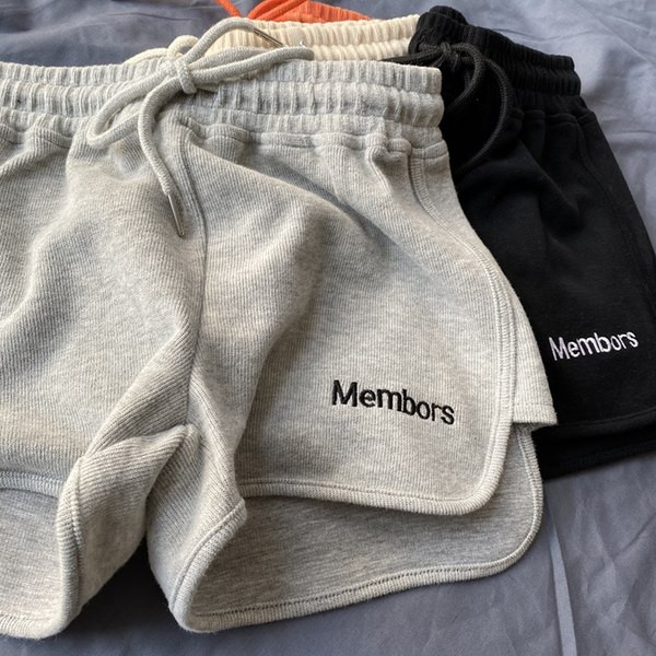 Kratke ležerne kratke hlače s izvezenim natpisom