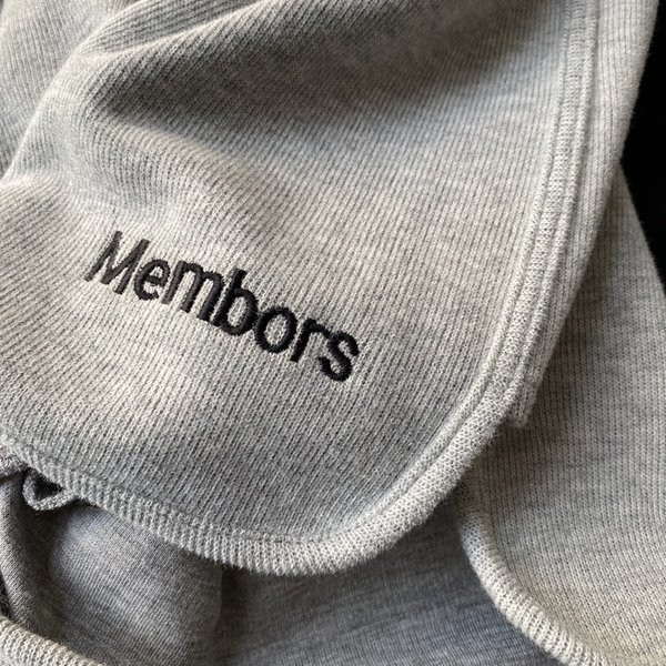 Kratke ležerne kratke hlače s izvezenim natpisom