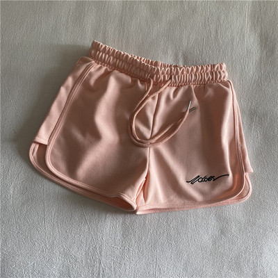 Γυναικεία σορτς με κεντημένη επιγραφή