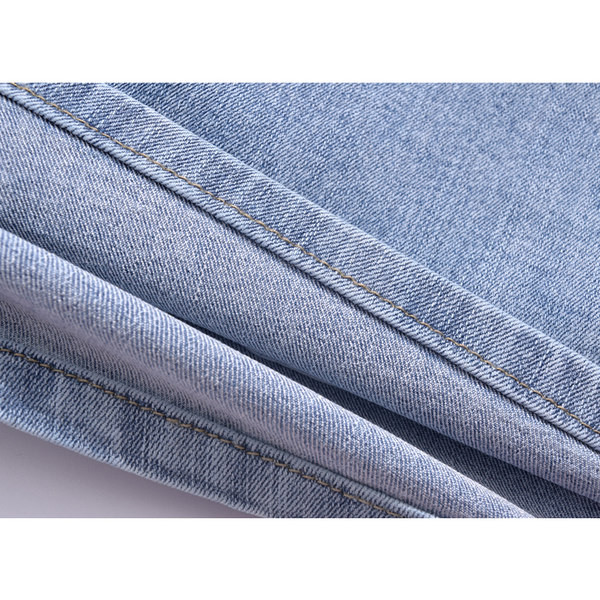 Γυναικεία κοντά τζιν με ψηλή μέση και αγκράφα