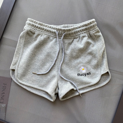 Κοντά σορτς με κεντήματα