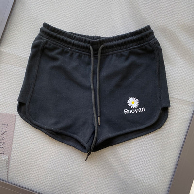 Κοντά σορτς με κεντήματα