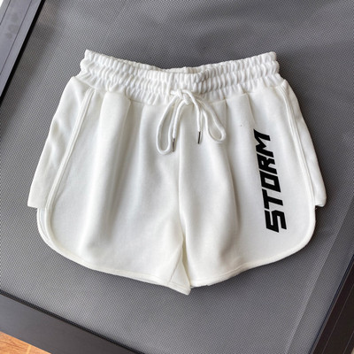 Κοντά σορτς με επιγραφή