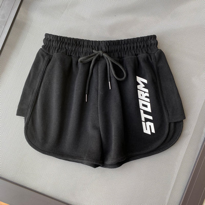 Κοντά σορτς με επιγραφή