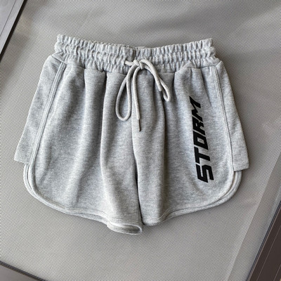 Κοντά σορτς με επιγραφή